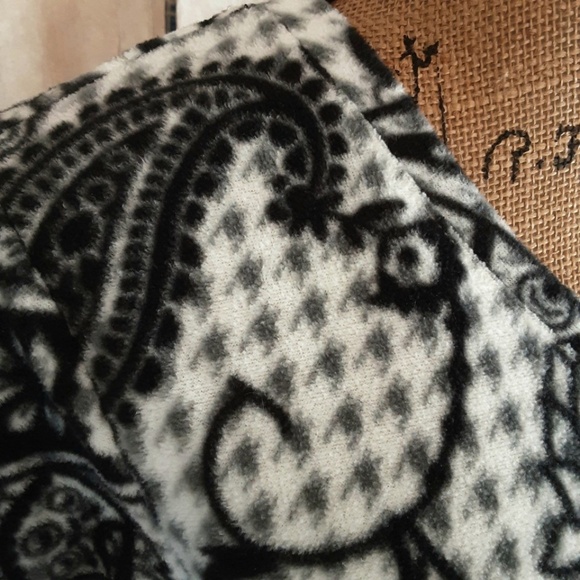 Black & White Paisley Fleece Pullover V-neck Long Sleeve Lightweight Size S - Picture 3 of 10
